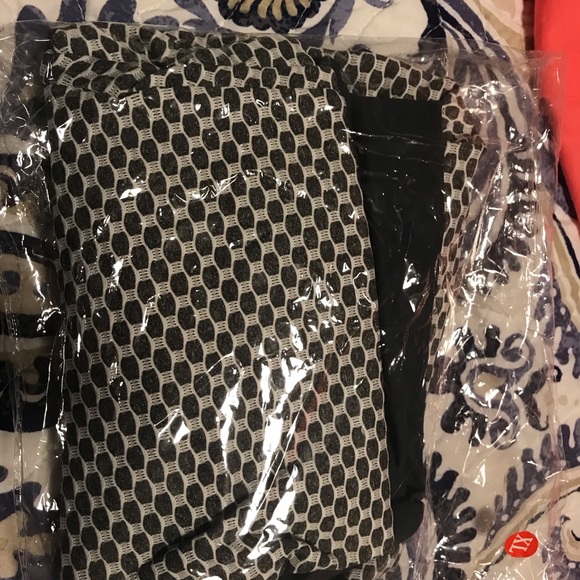 Tic toc  leggings. Size large - Picture 4 of 4